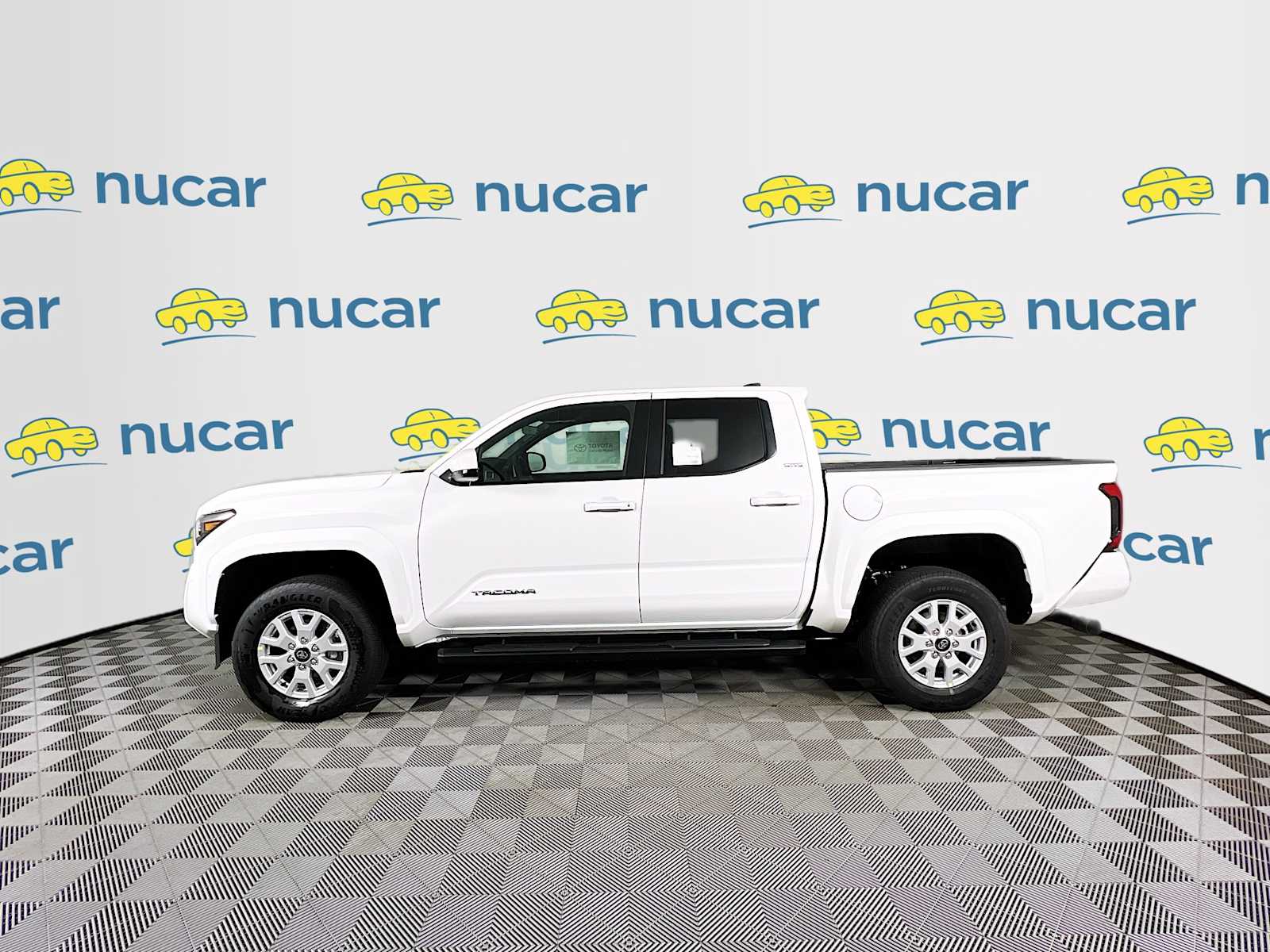 2025 Toyota Tacoma SR5 - Photo 3