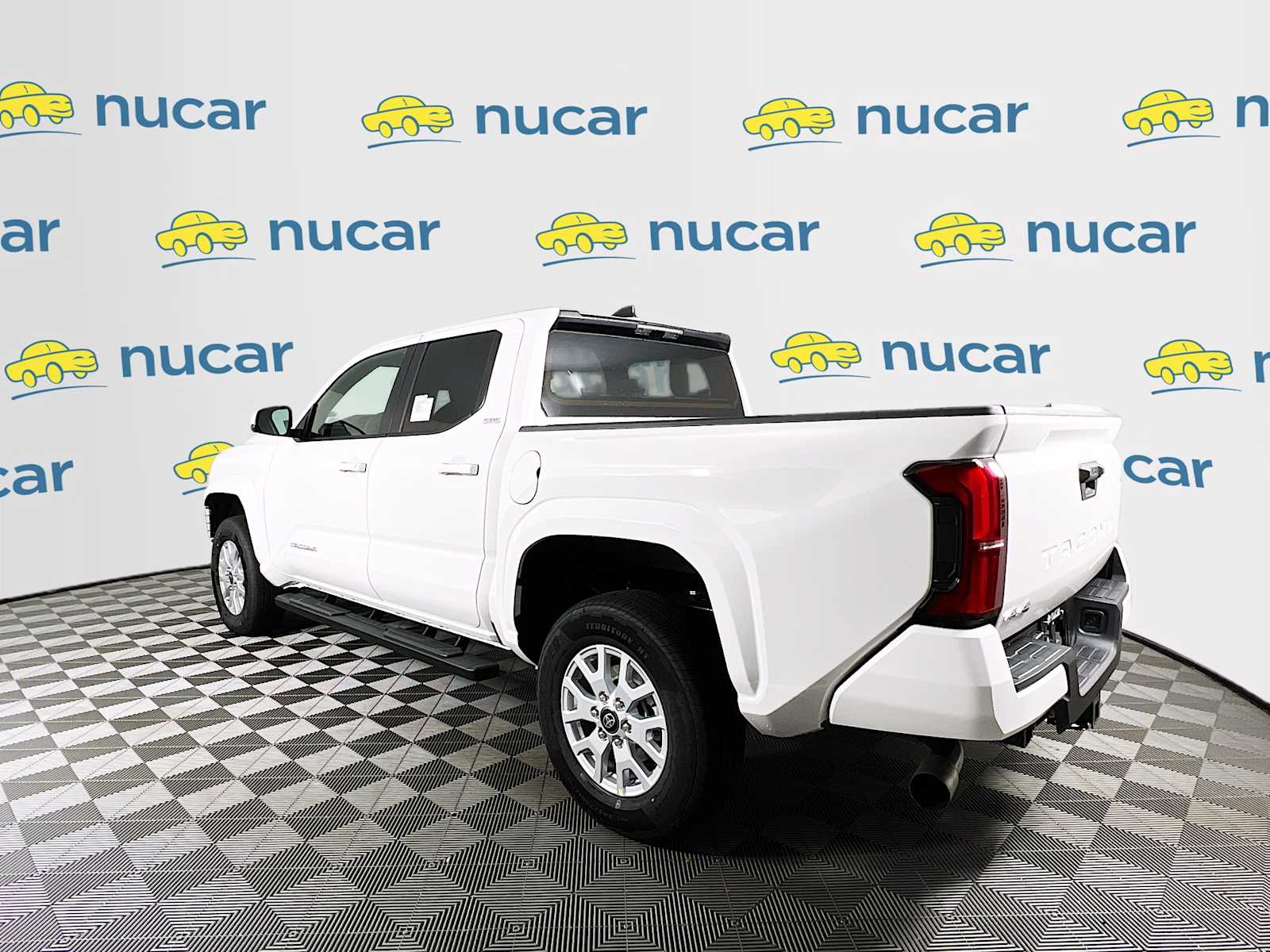 2025 Toyota Tacoma SR5 - Photo 4