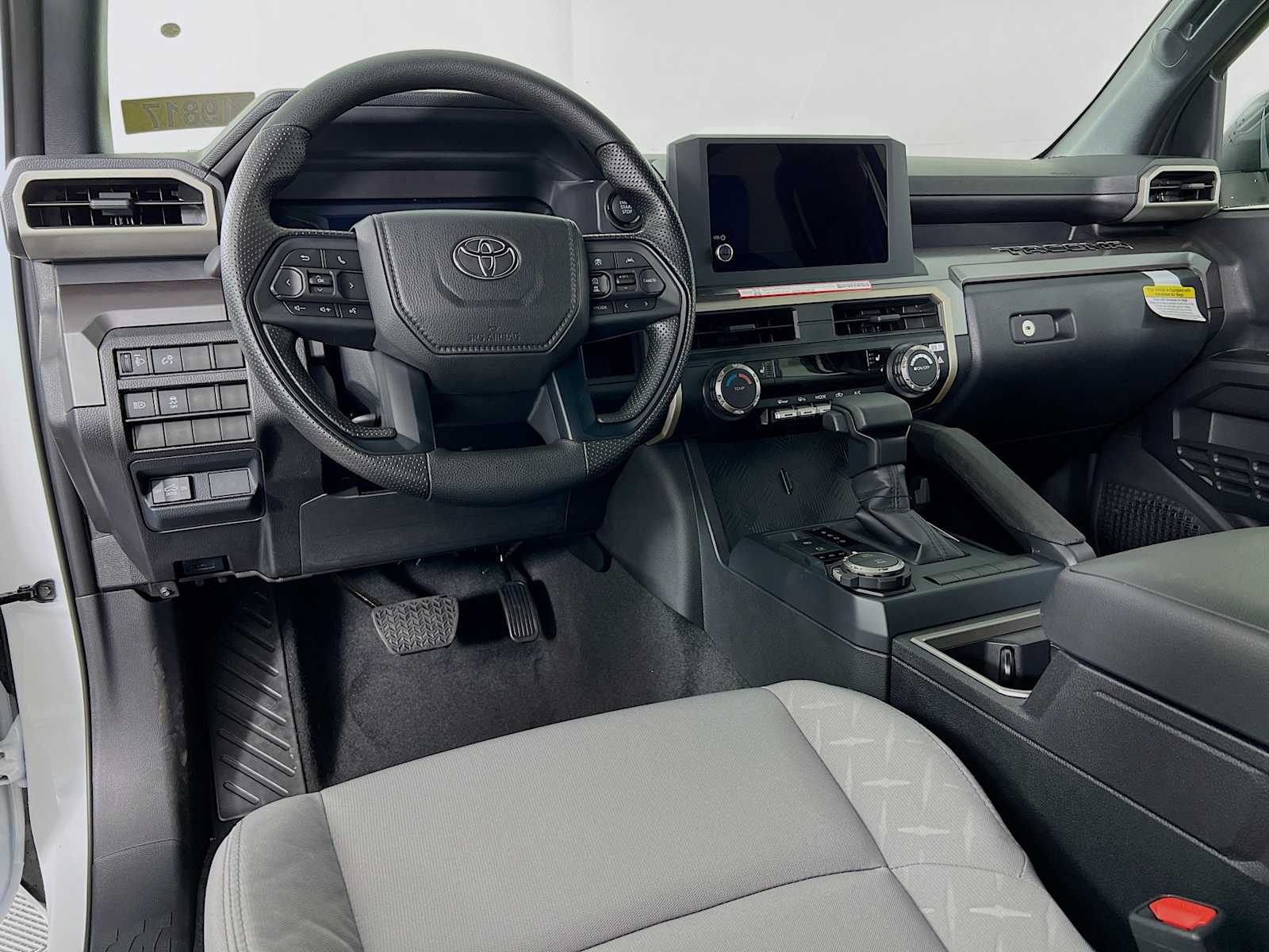 2025 Toyota Tacoma SR5 - Photo 6