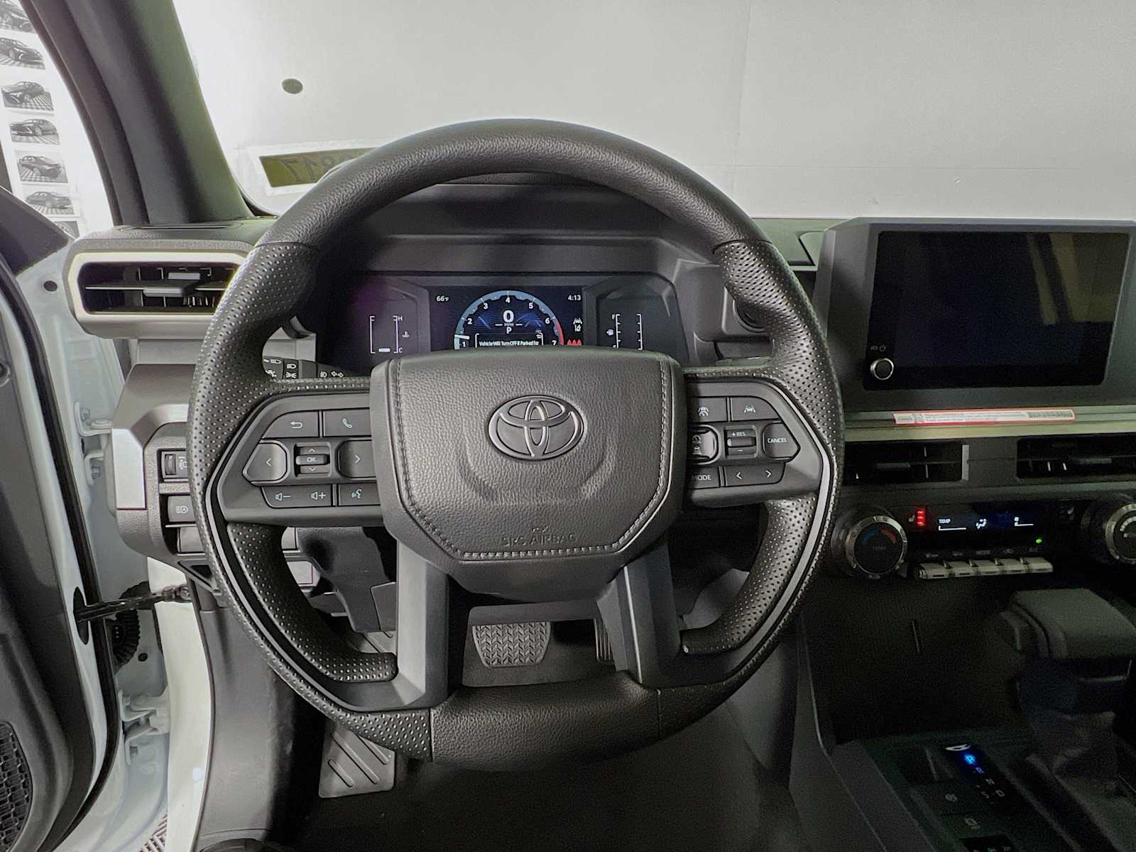 2025 Toyota Tacoma SR5 - Photo 7