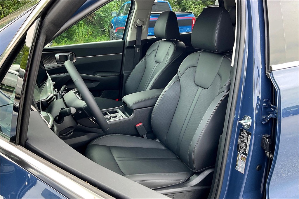 2025 Kia Sorento S - Photo 11