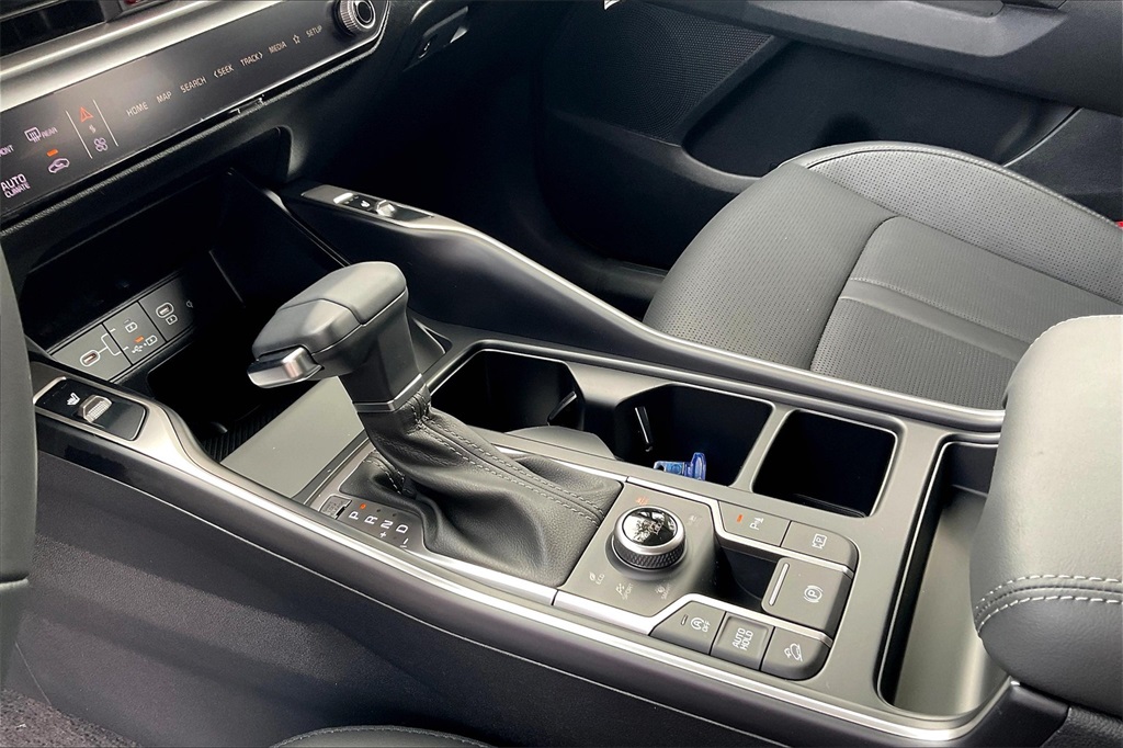 2025 Kia Sorento S - Photo 14