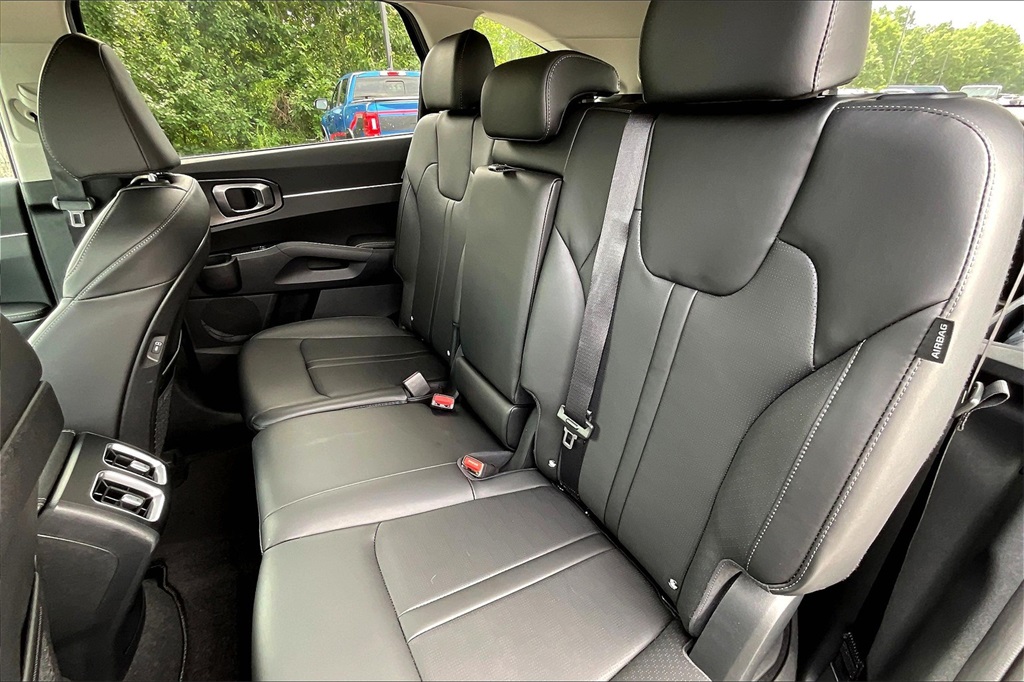 2025 Kia Sorento S - Photo 15