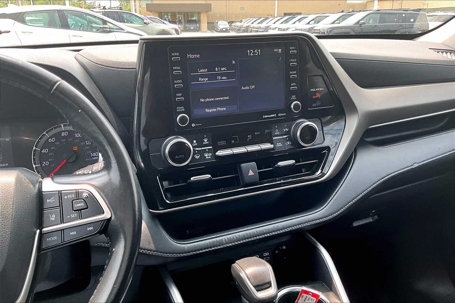 2022 Toyota Highlander LE - Photo 18