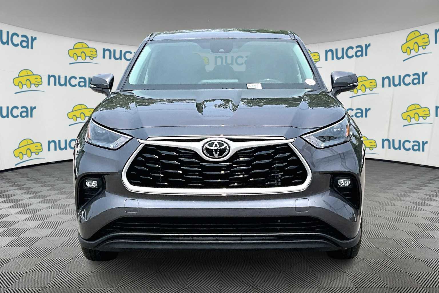 2022 Toyota Highlander LE - Photo 2