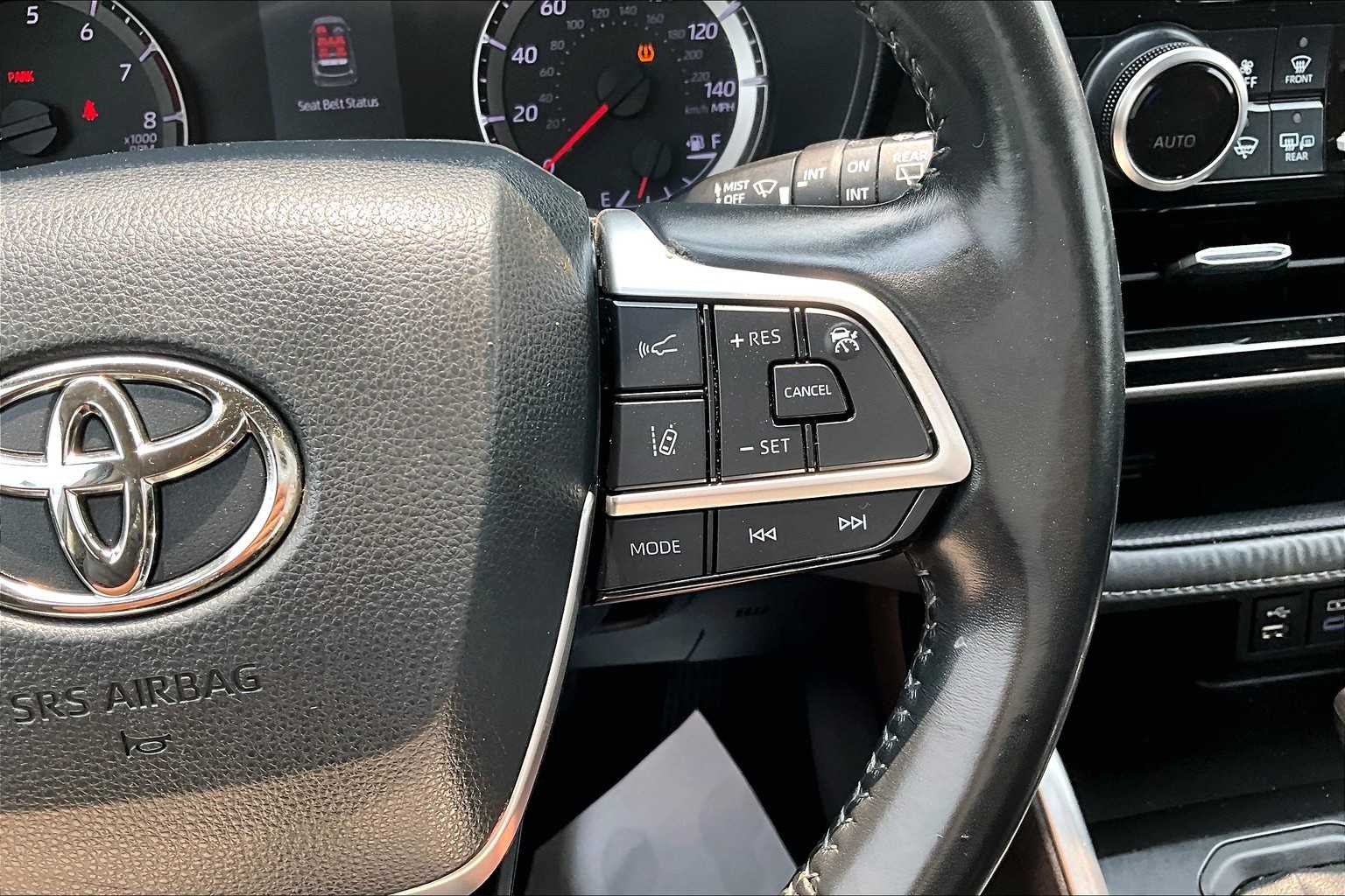 2022 Toyota Highlander LE - Photo 23