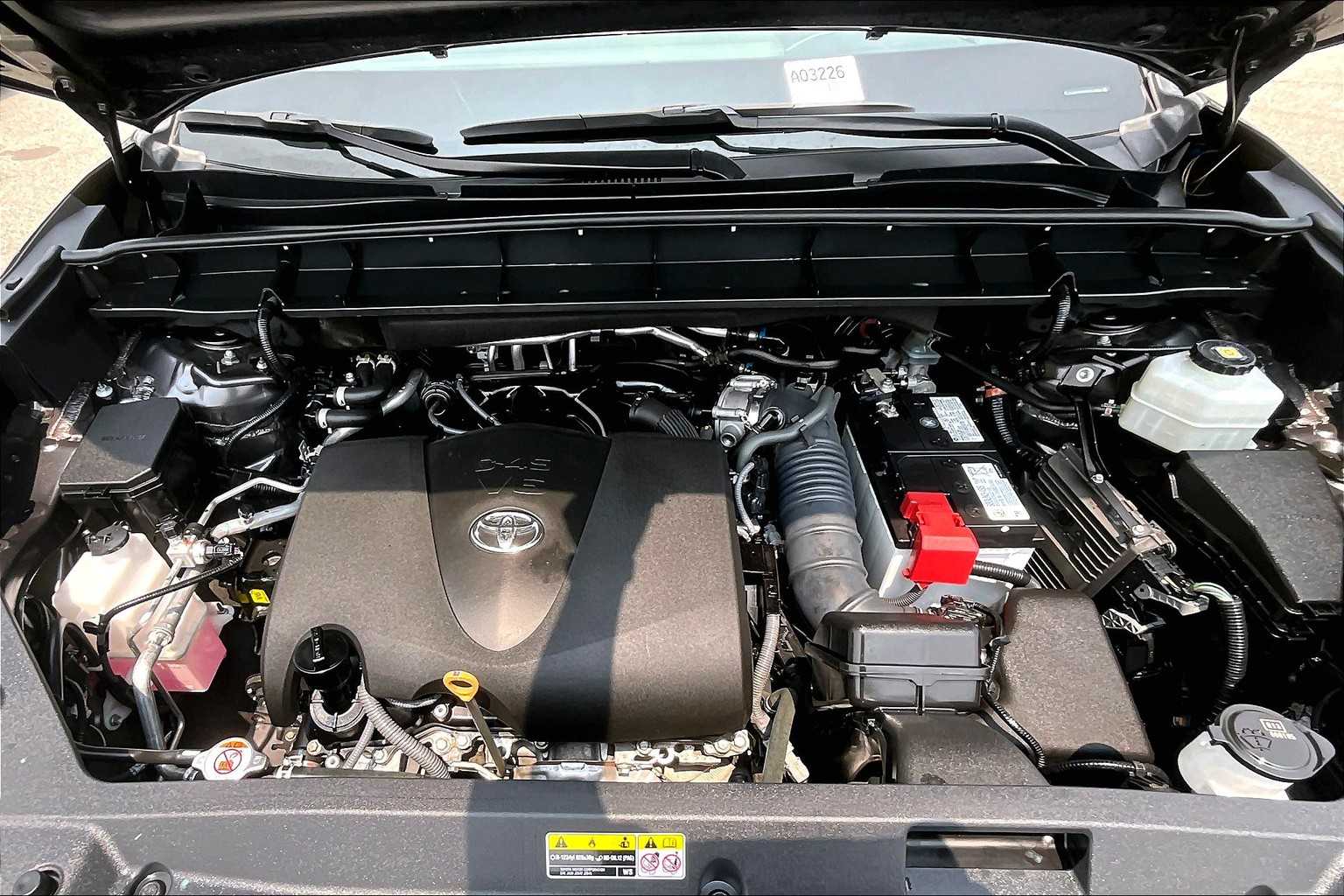2022 Toyota Highlander LE - Photo 27