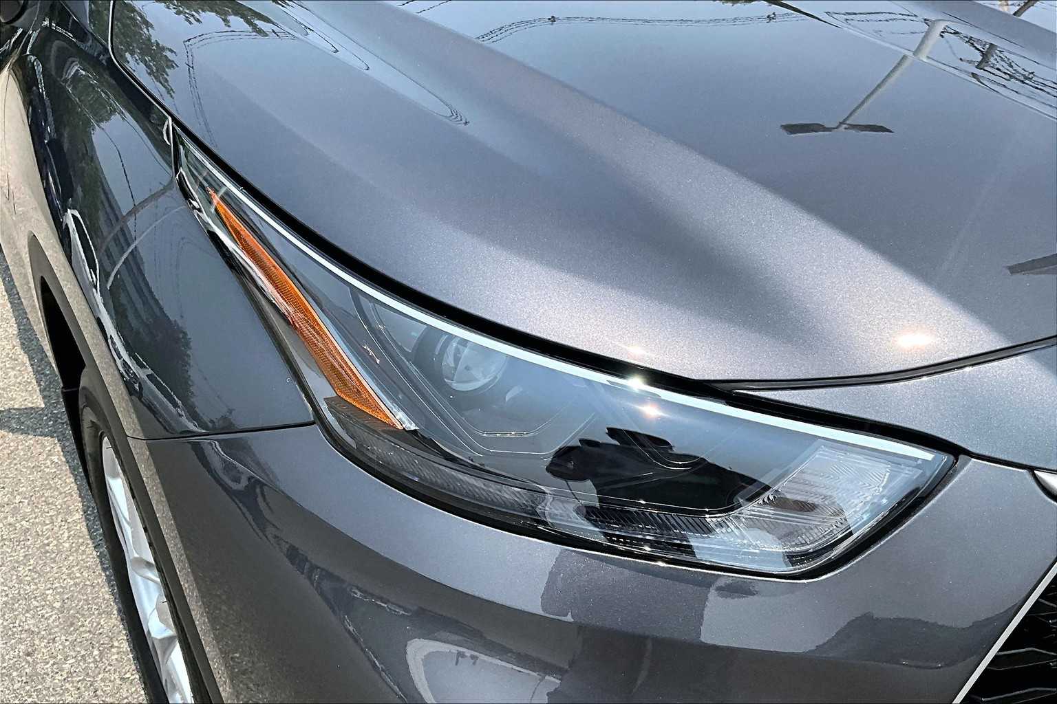 2022 Toyota Highlander LE - Photo 29