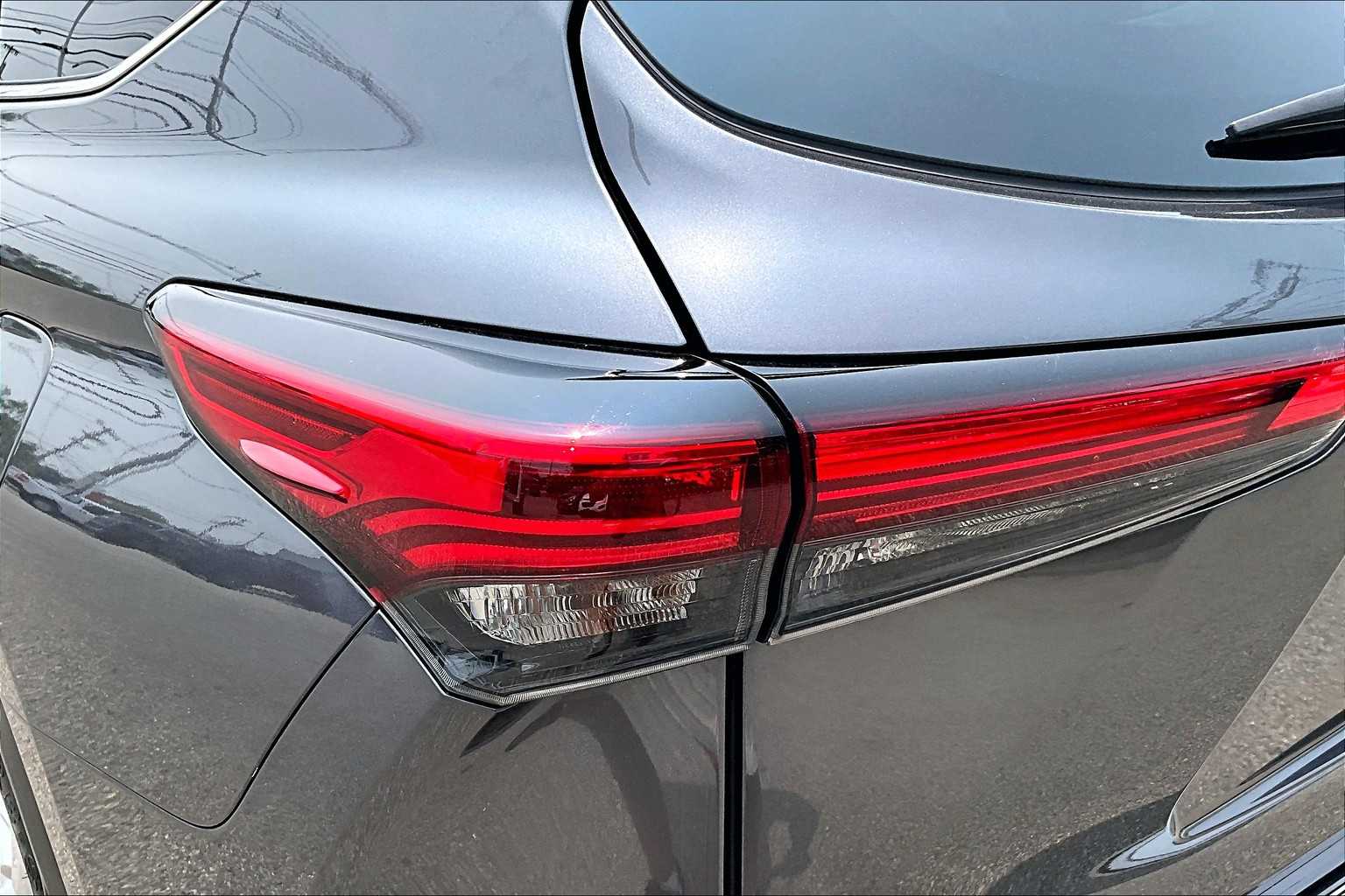 2022 Toyota Highlander LE - Photo 30