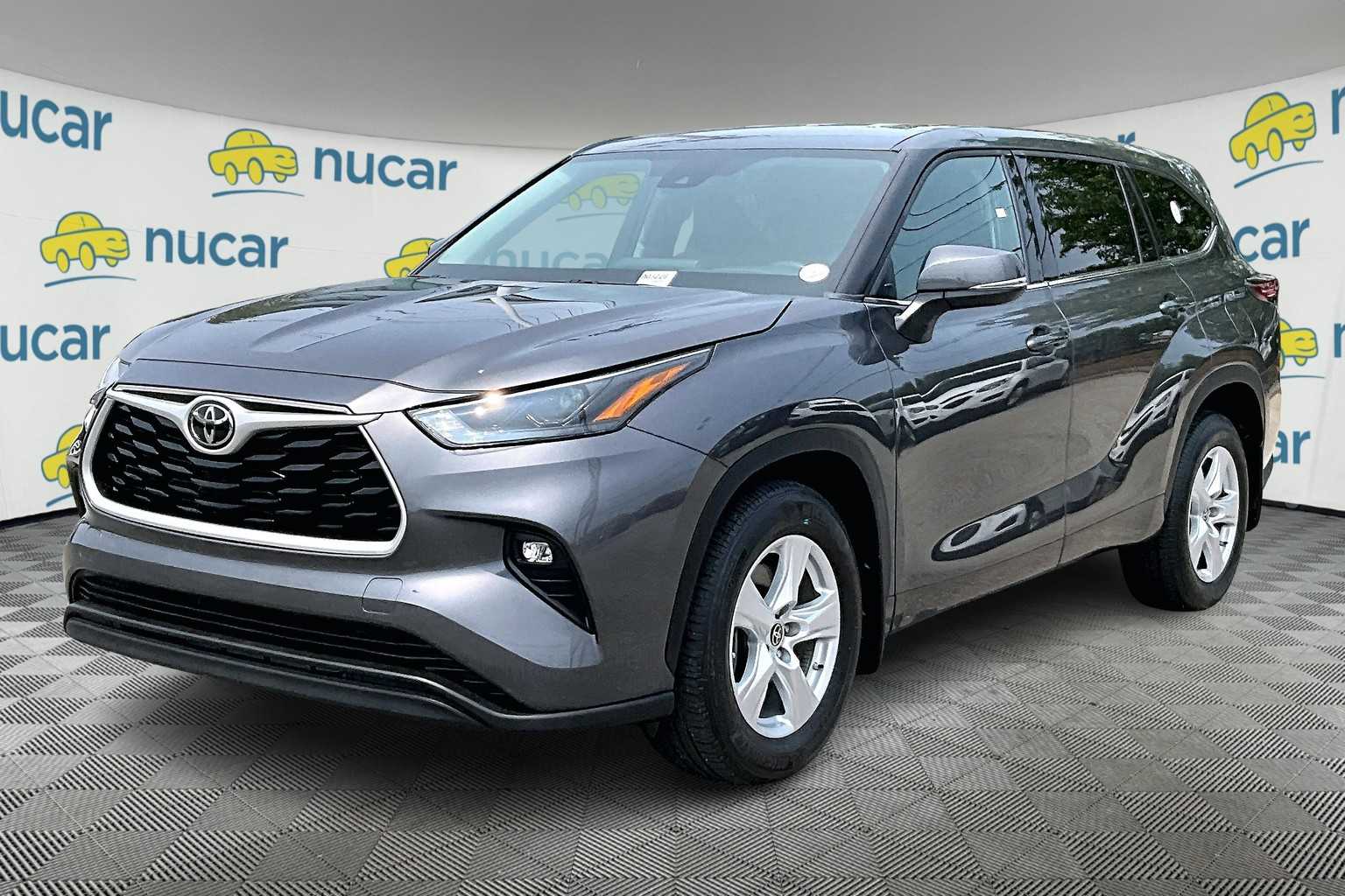 2022 Toyota Highlander LE - Photo 3