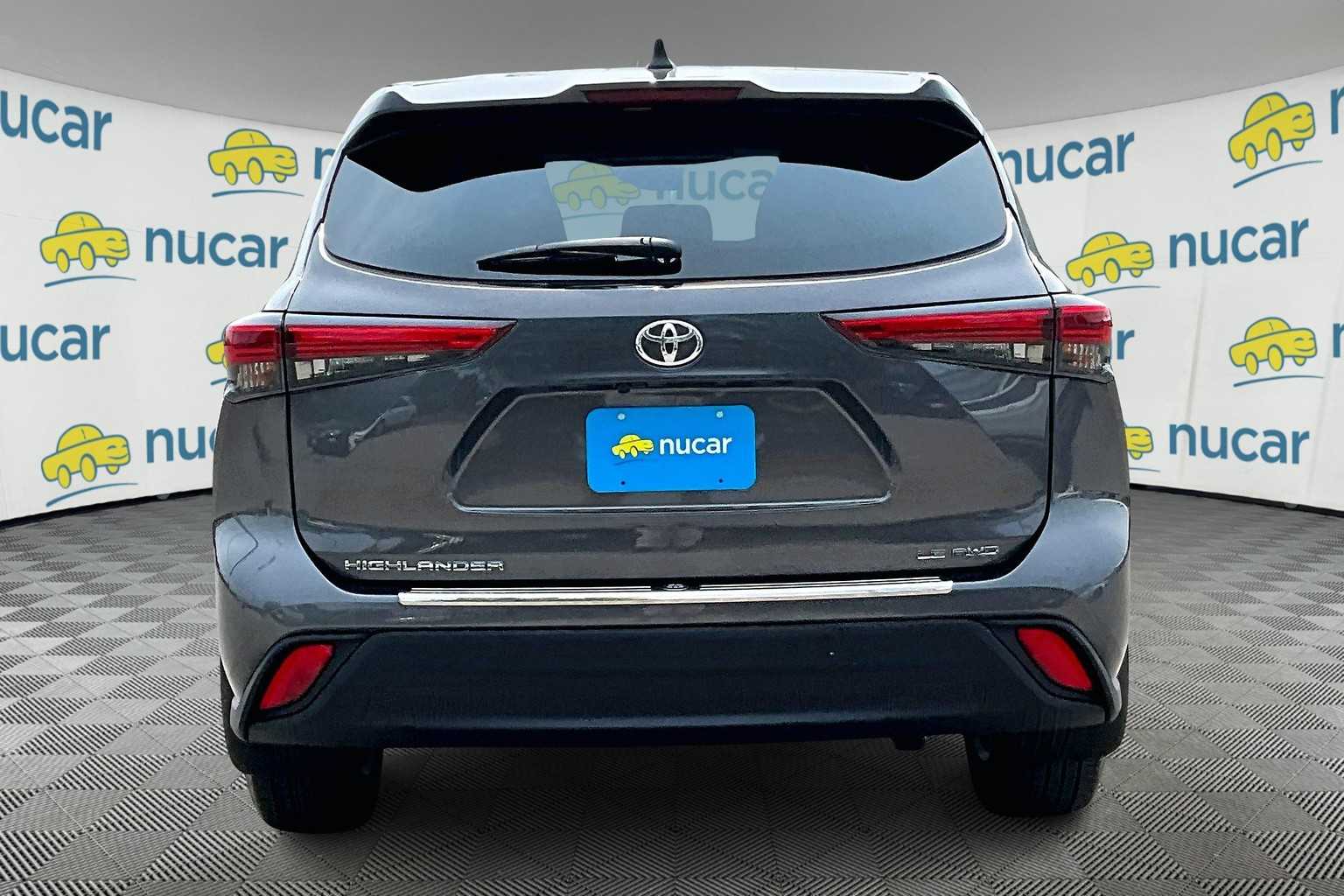 2022 Toyota Highlander LE - Photo 5