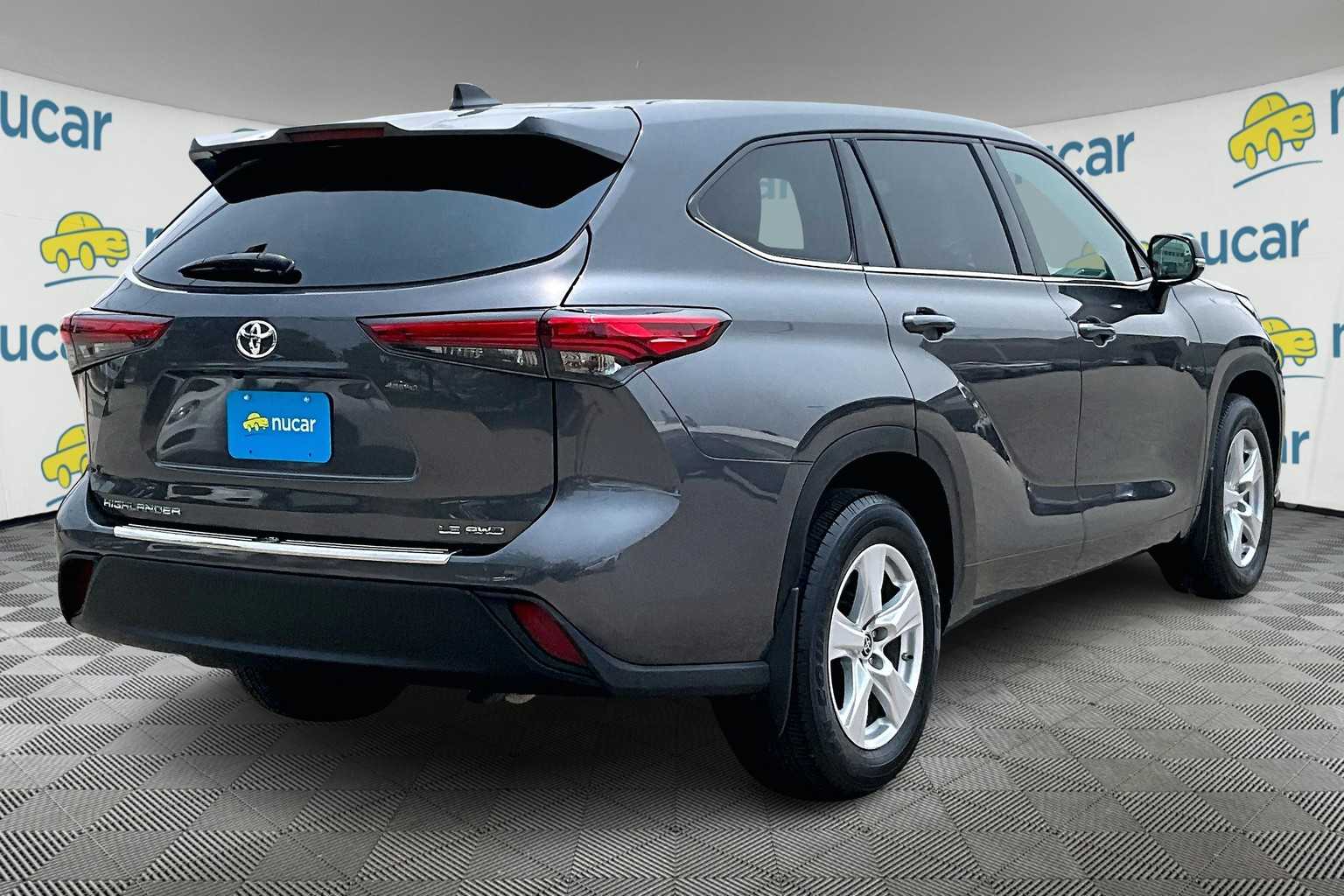 2022 Toyota Highlander LE - Photo 6