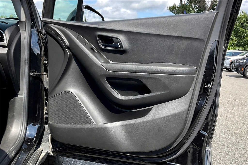 2021 Chevrolet Trax LT - Photo 11