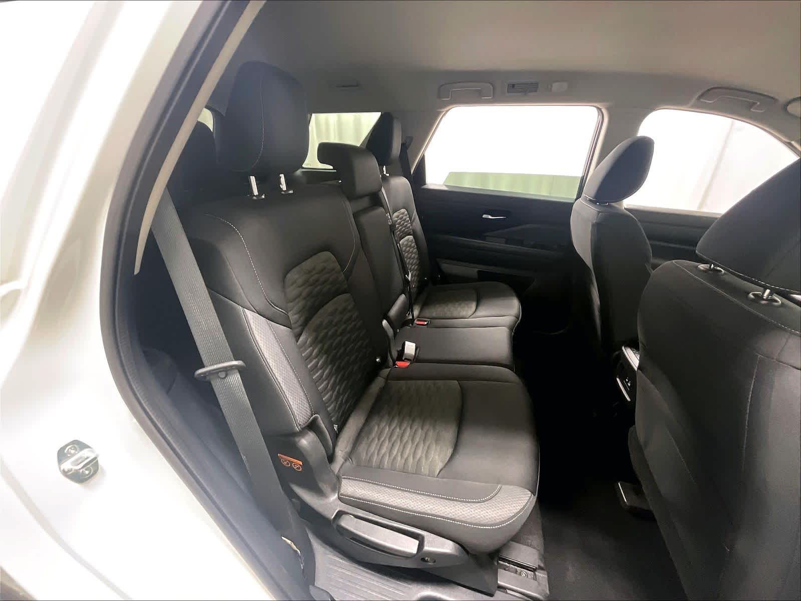 2022 Nissan Pathfinder SV - Photo 16