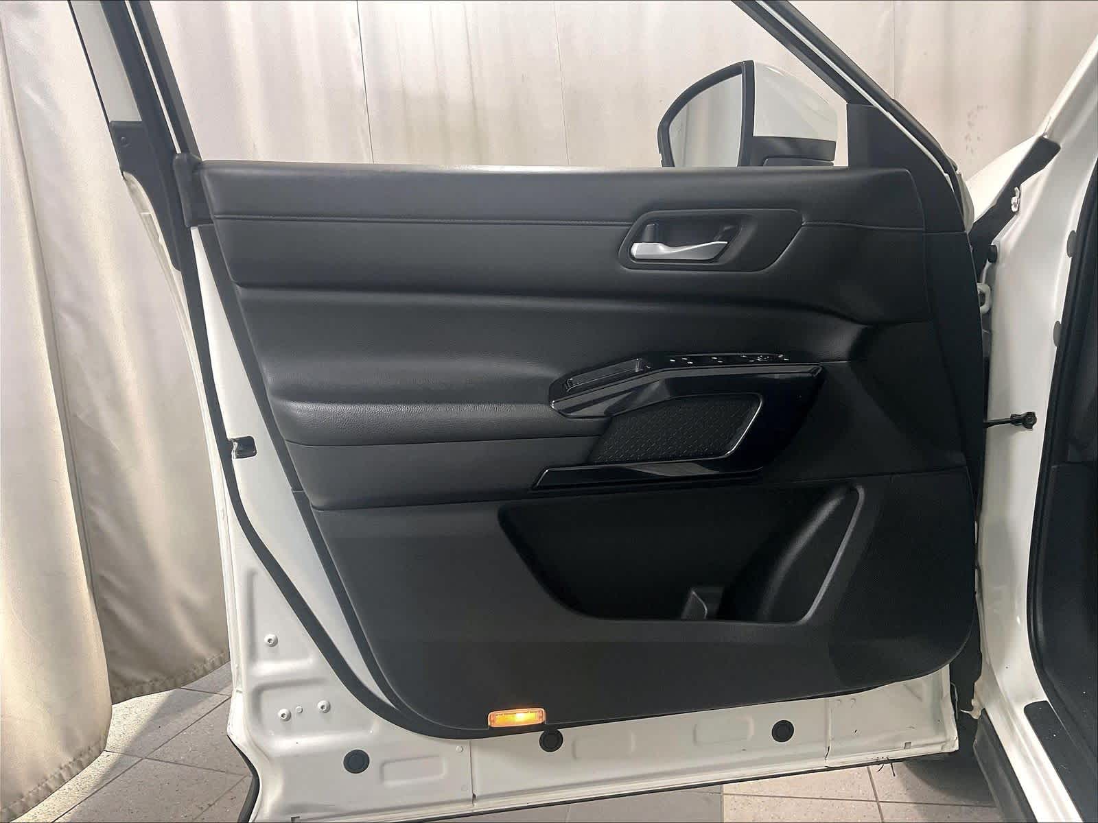 2022 Nissan Pathfinder SV - Photo 9