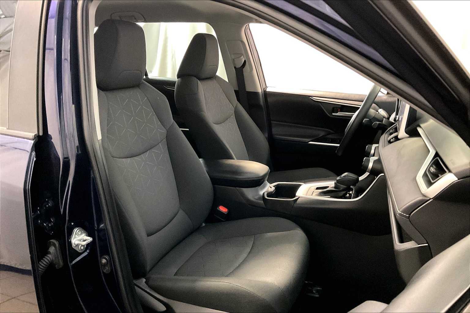 2023 Toyota RAV4 XLE - Photo 11