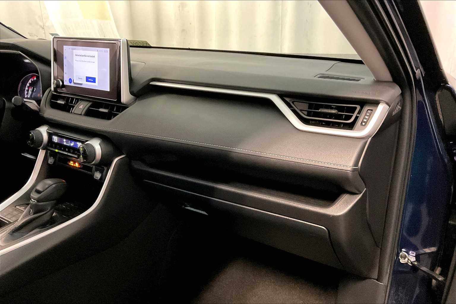 2023 Toyota RAV4 XLE - Photo 13