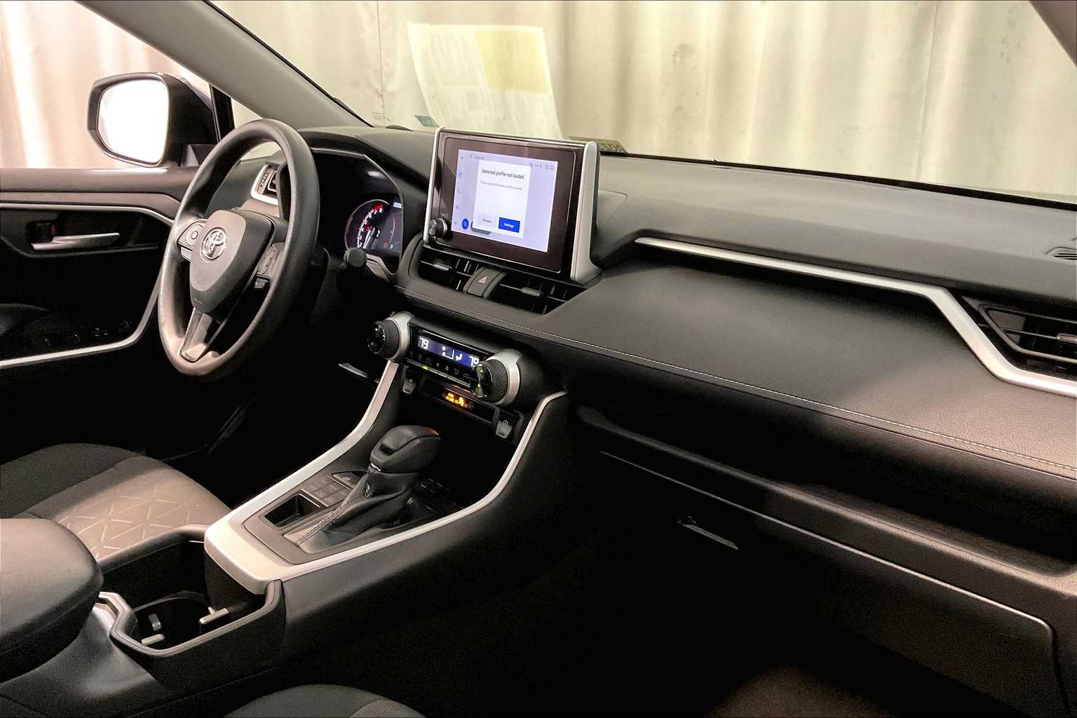 2023 Toyota RAV4 XLE - Photo 14