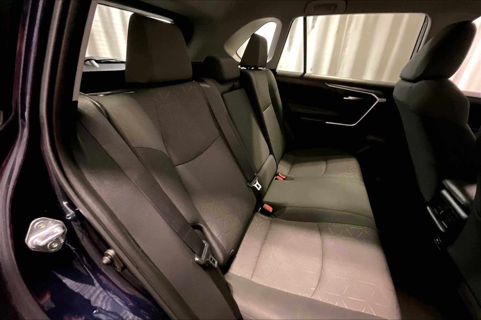 2023 Toyota RAV4 XLE - Photo 16