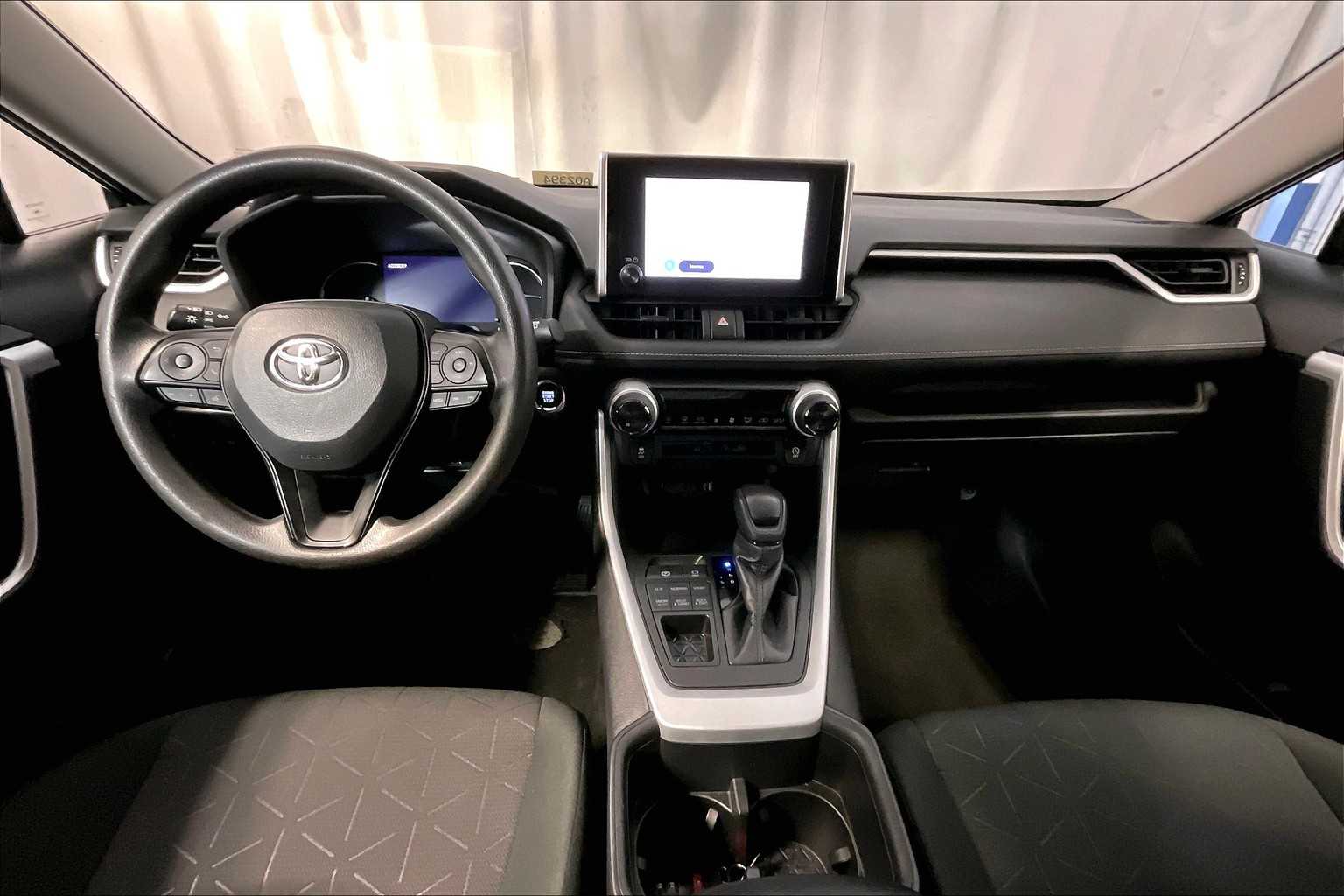2023 Toyota RAV4 XLE - Photo 21