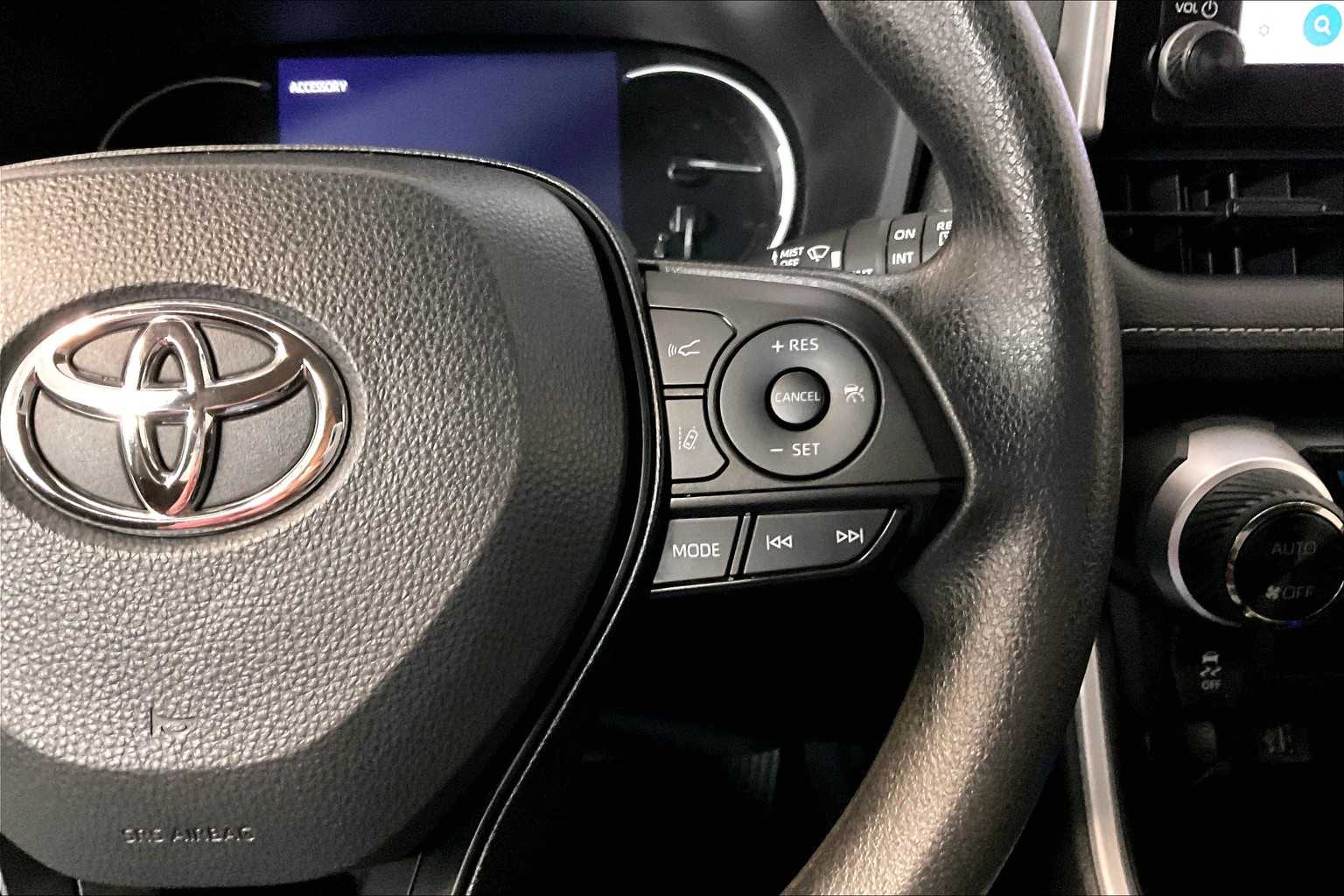 2023 Toyota RAV4 XLE - Photo 23