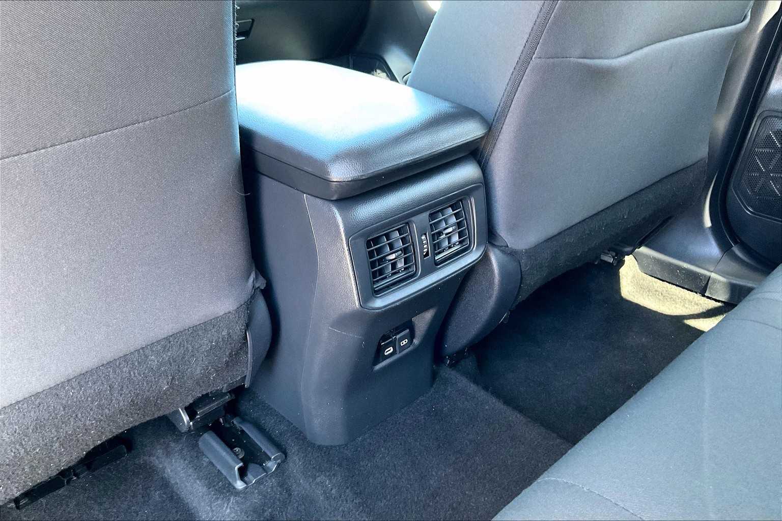 2023 Toyota RAV4 XLE - Photo 27