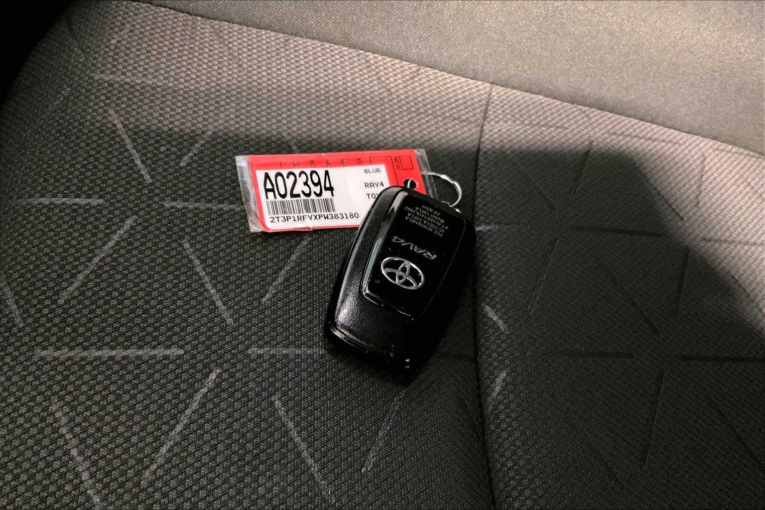 2023 Toyota RAV4 XLE - Photo 30