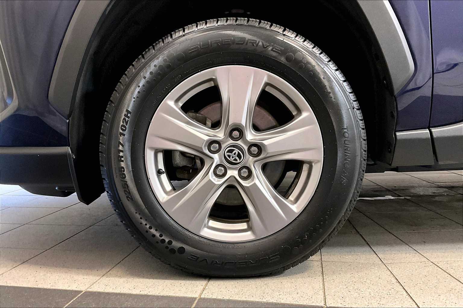 2023 Toyota RAV4 XLE - Photo 7