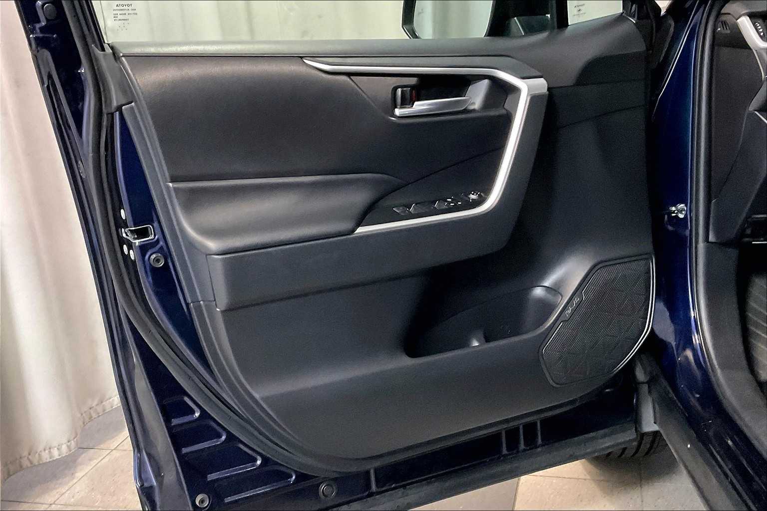 2023 Toyota RAV4 XLE - Photo 9