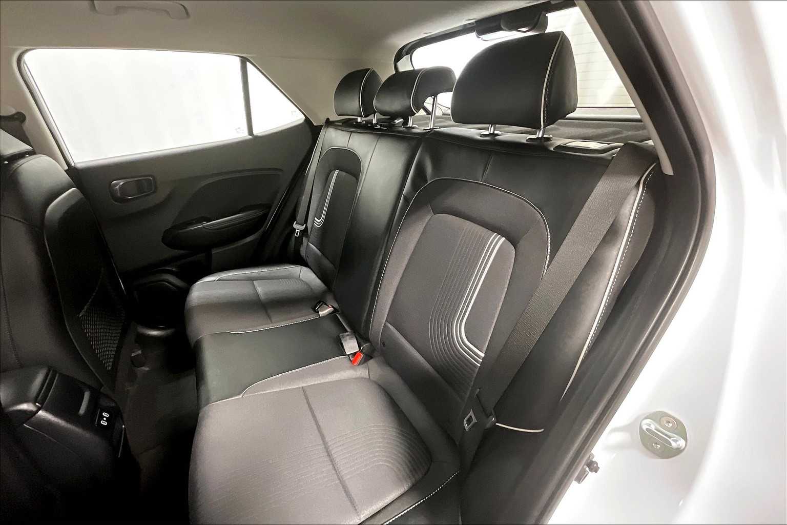 2025 Hyundai Venue Limited - Photo 15
