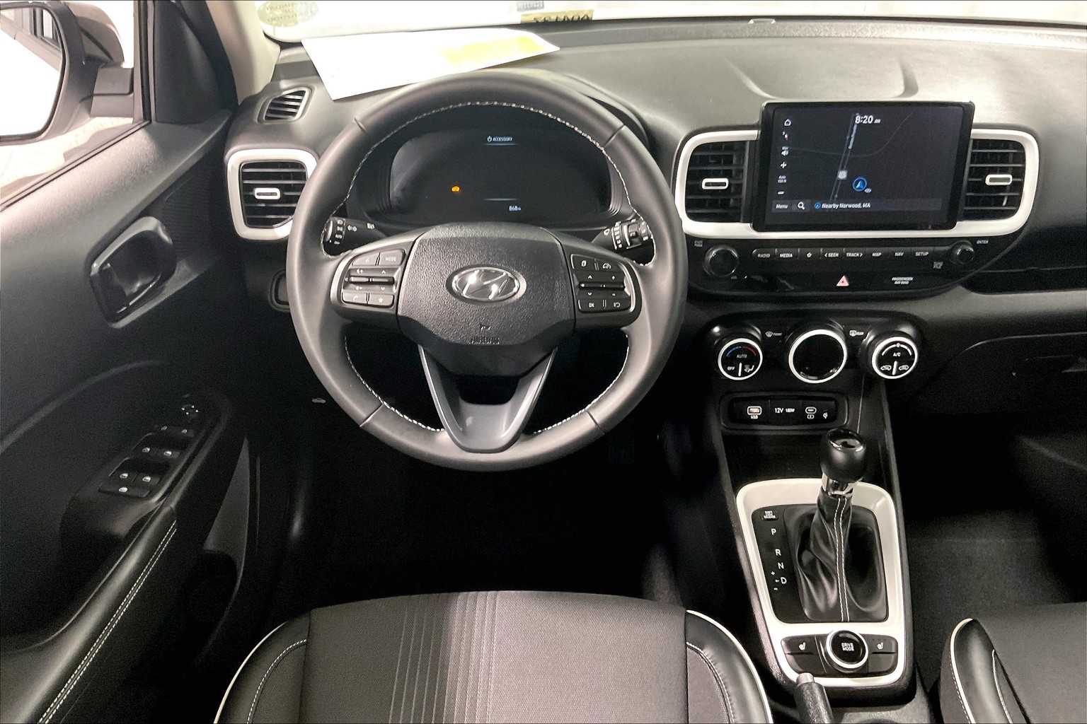 2025 Hyundai Venue Limited - Photo 17