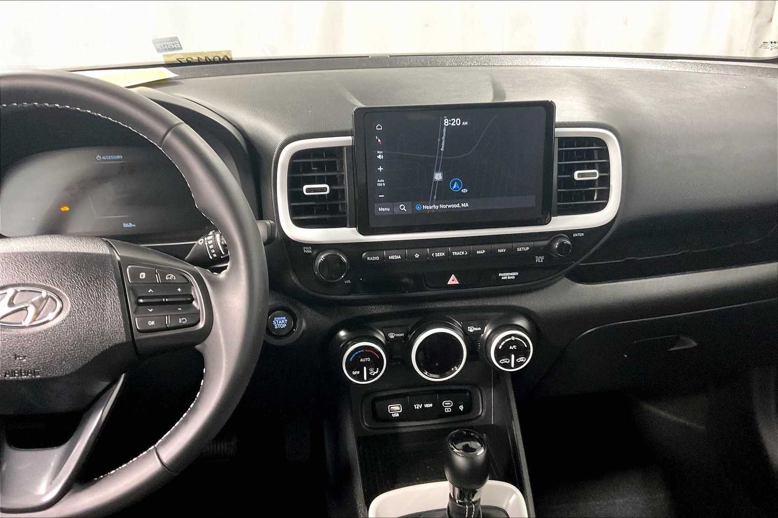 2025 Hyundai Venue Limited - Photo 18