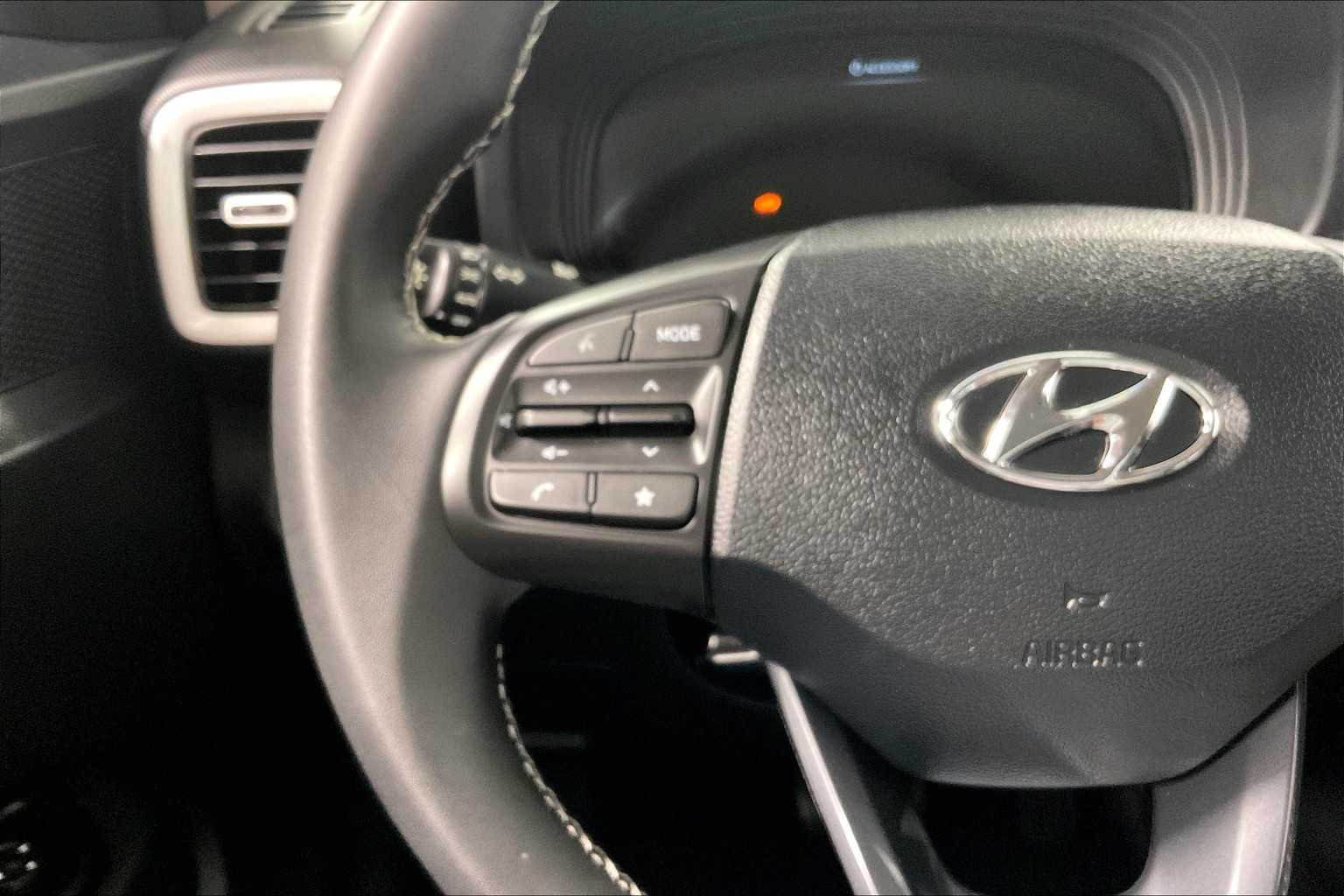 2025 Hyundai Venue Limited - Photo 22