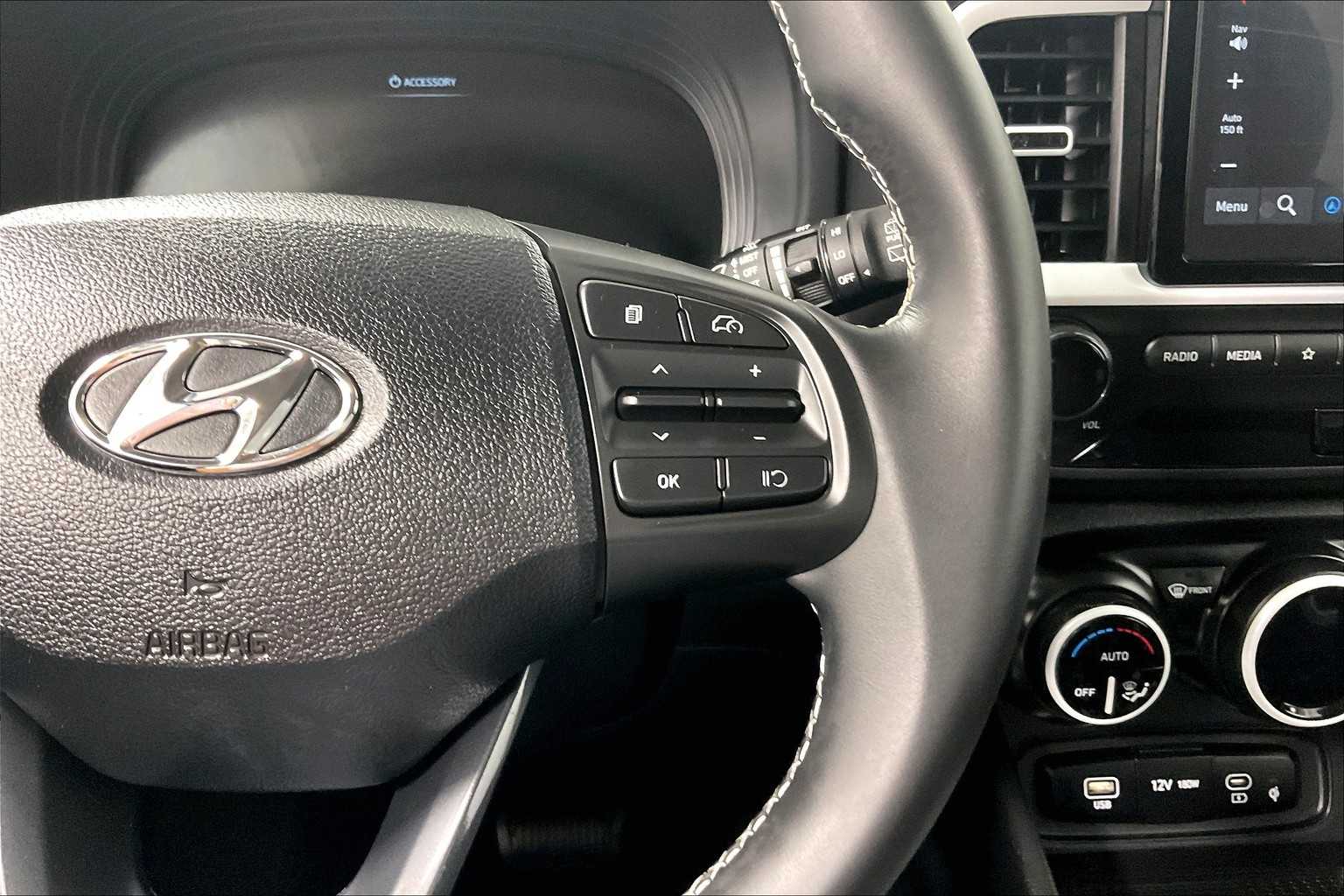 2025 Hyundai Venue Limited - Photo 23
