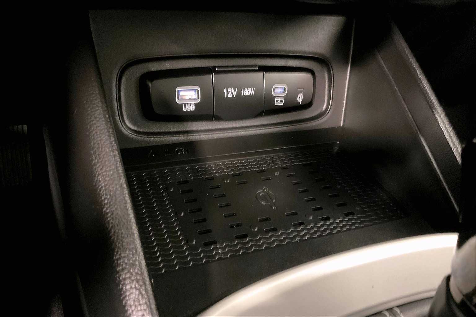 2025 Hyundai Venue Limited - Photo 26