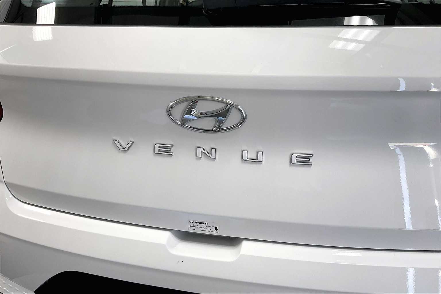 2025 Hyundai Venue Limited - Photo 28