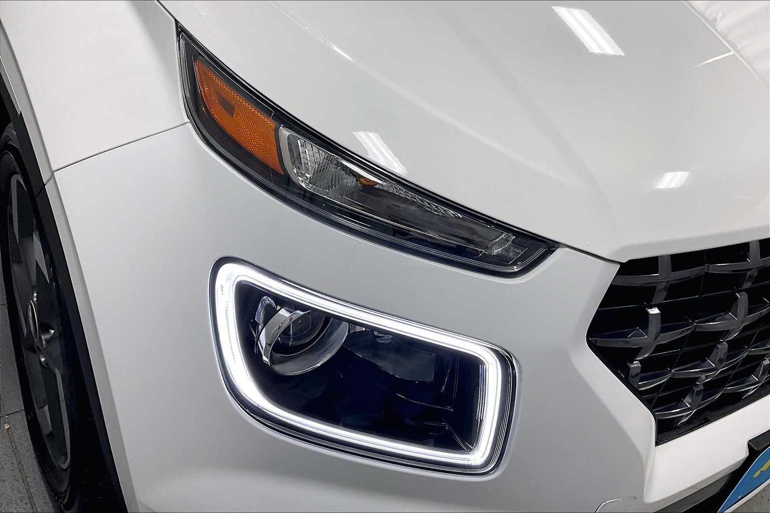 2025 Hyundai Venue Limited - Photo 32