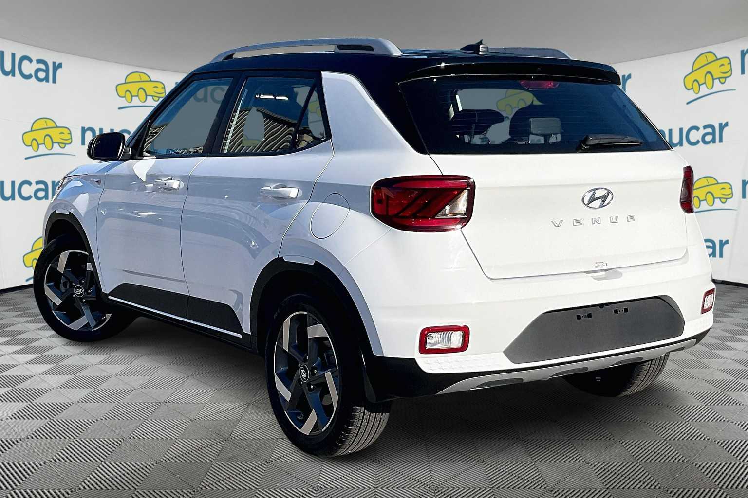 2025 Hyundai Venue Limited - Photo 4