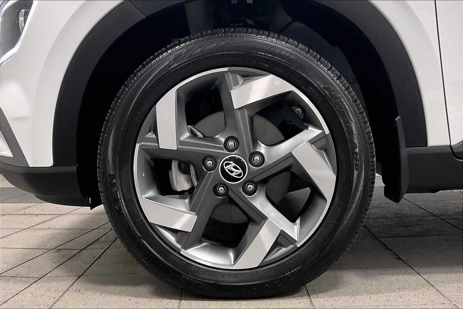 2025 Hyundai Venue Limited - Photo 7