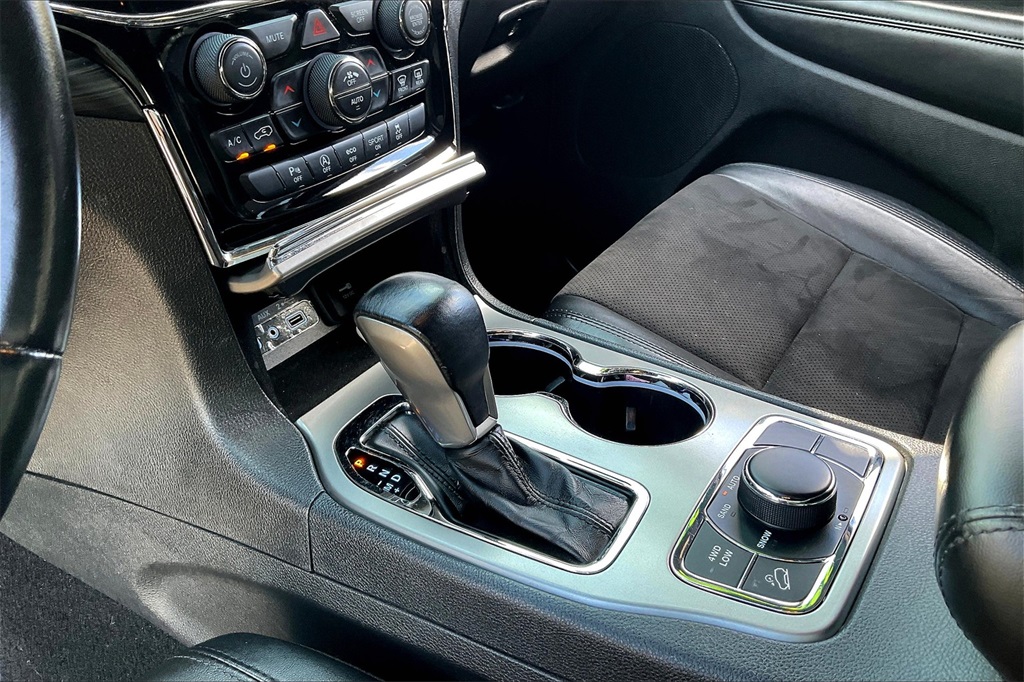 2020 Jeep Grand Cherokee Laredo - Photo 19