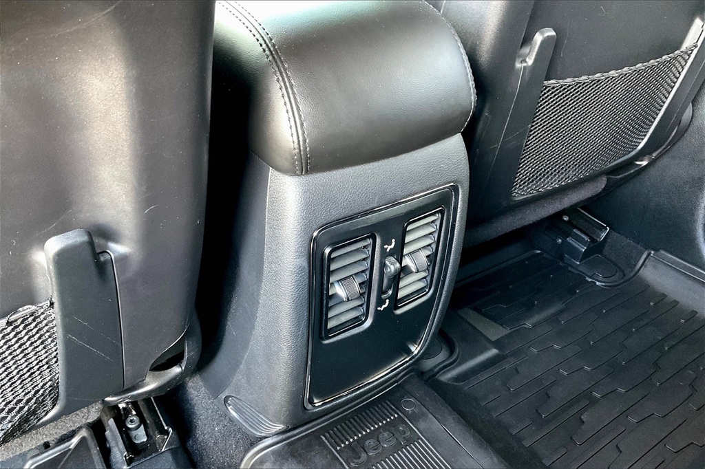 2020 Jeep Grand Cherokee Laredo - Photo 26