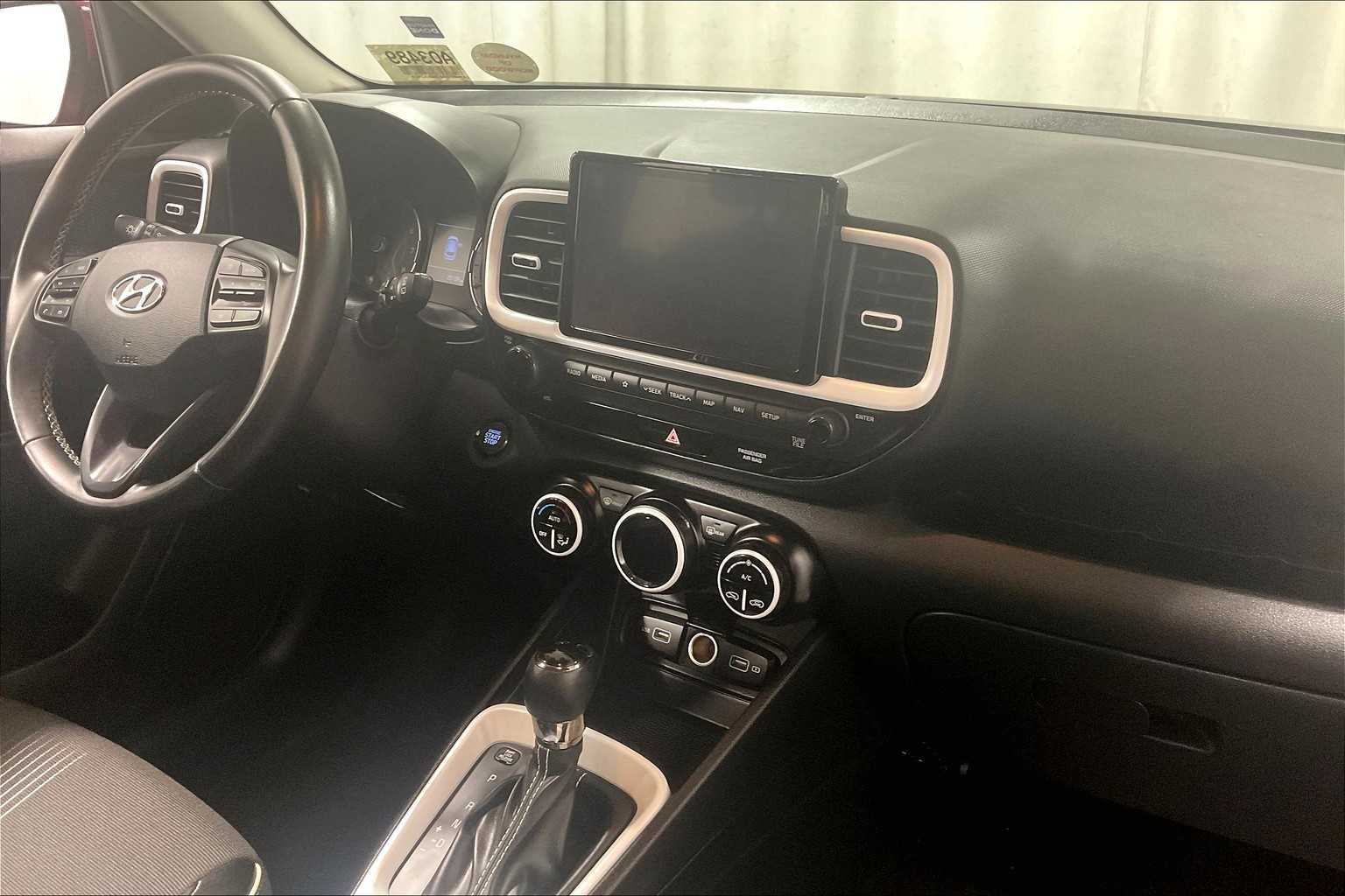 2022 Hyundai Venue Limited - Photo 14