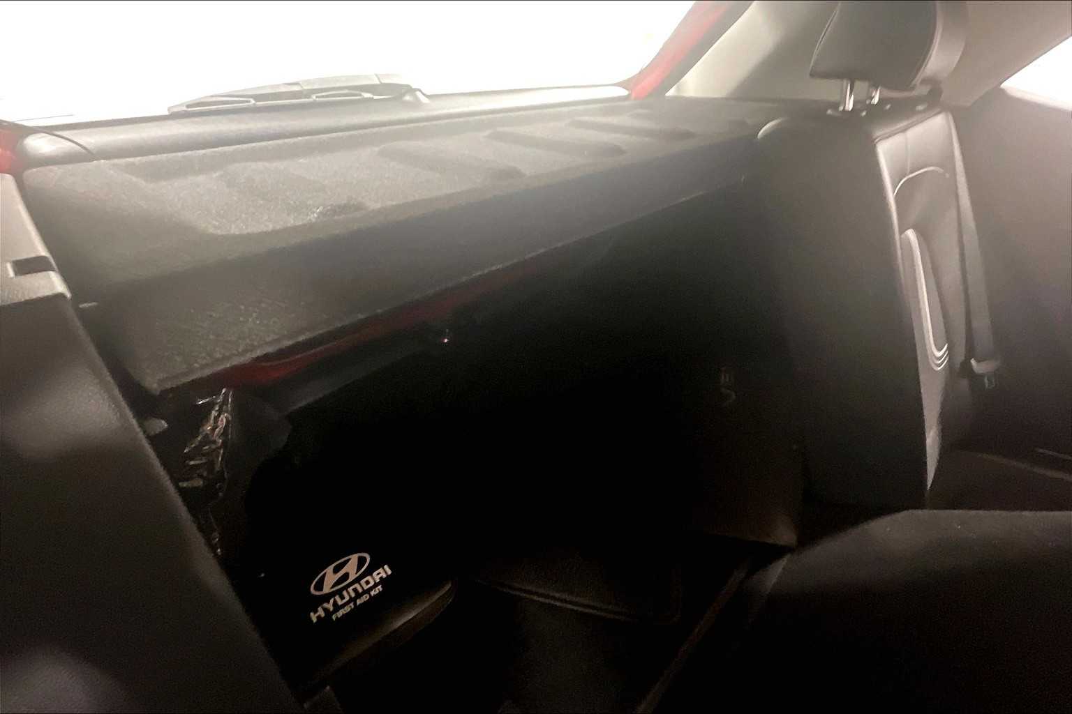 2022 Hyundai Venue Limited - Photo 17
