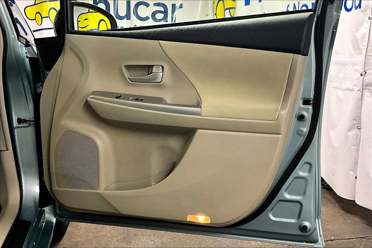 2014 Toyota Prius V Three - Photo 12