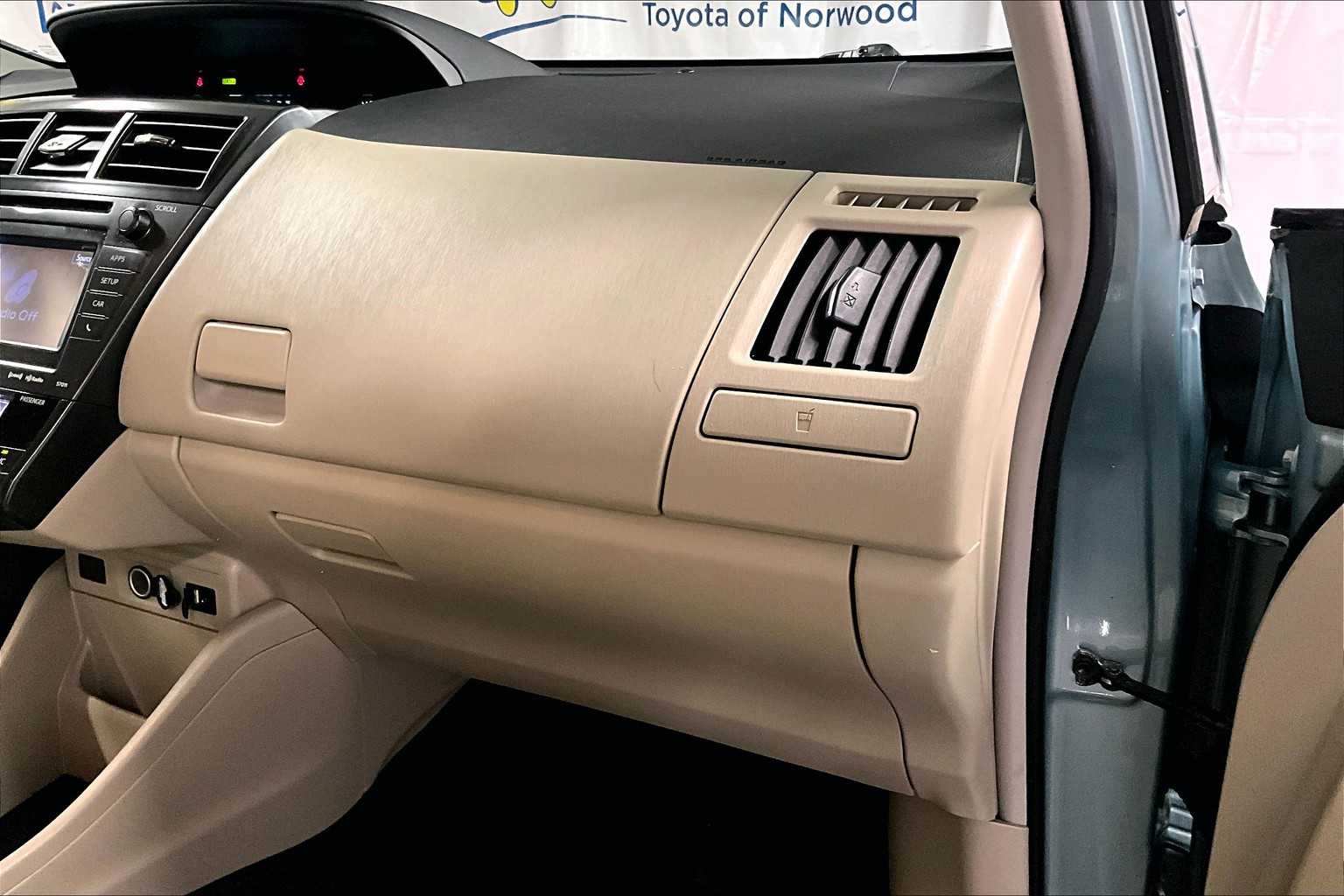 2014 Toyota Prius V Three - Photo 13