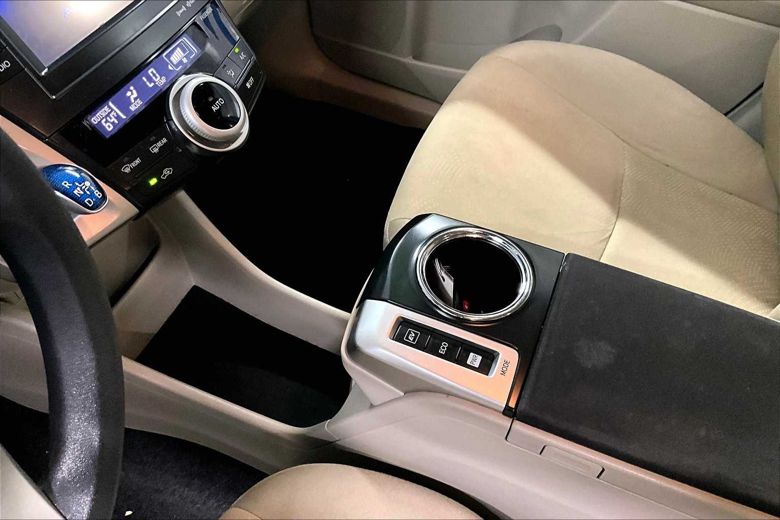 2014 Toyota Prius V Three - Photo 20