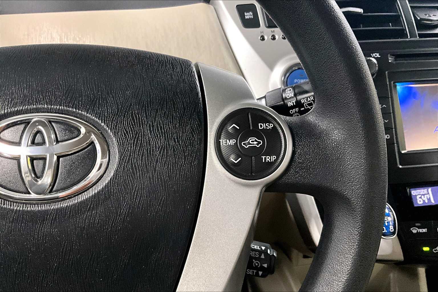 2014 Toyota Prius V Three - Photo 23