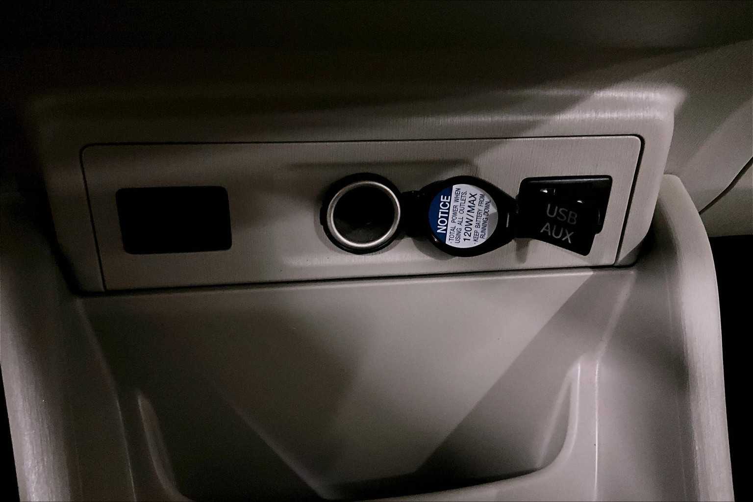 2014 Toyota Prius V Three - Photo 25