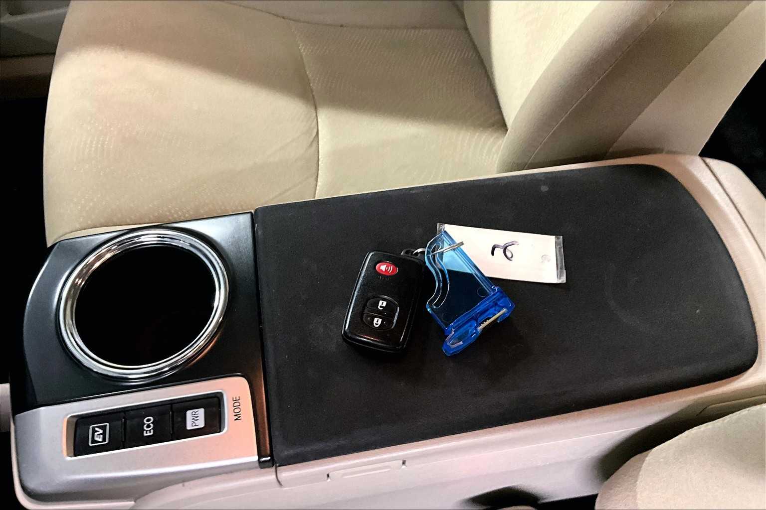 2014 Toyota Prius V Three - Photo 28