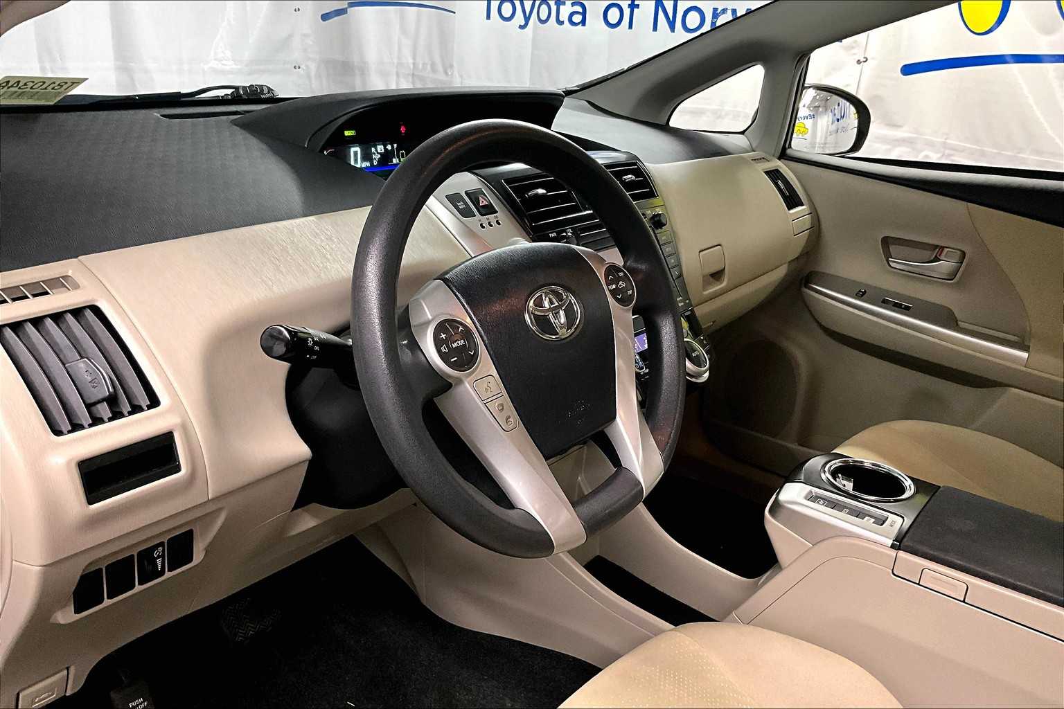 2014 Toyota Prius V Three - Photo 8